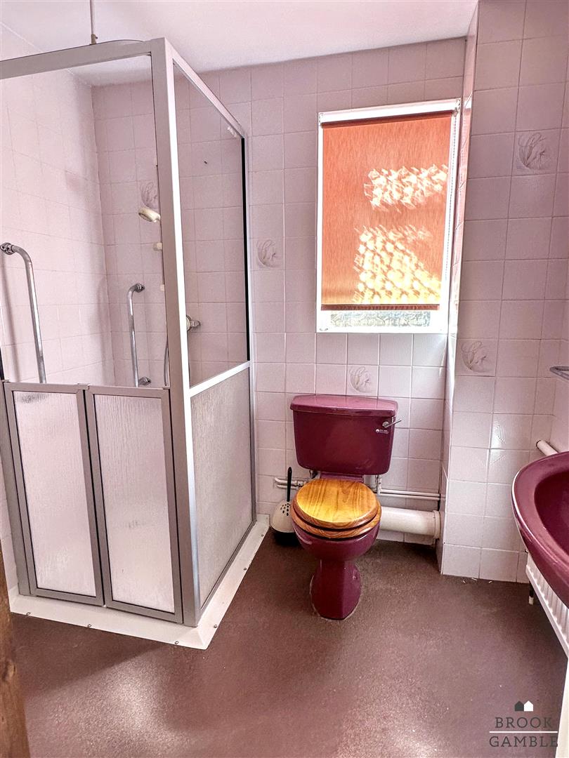 5 Bedroom House - Detached. Bracken Road in Eastbourne,  13